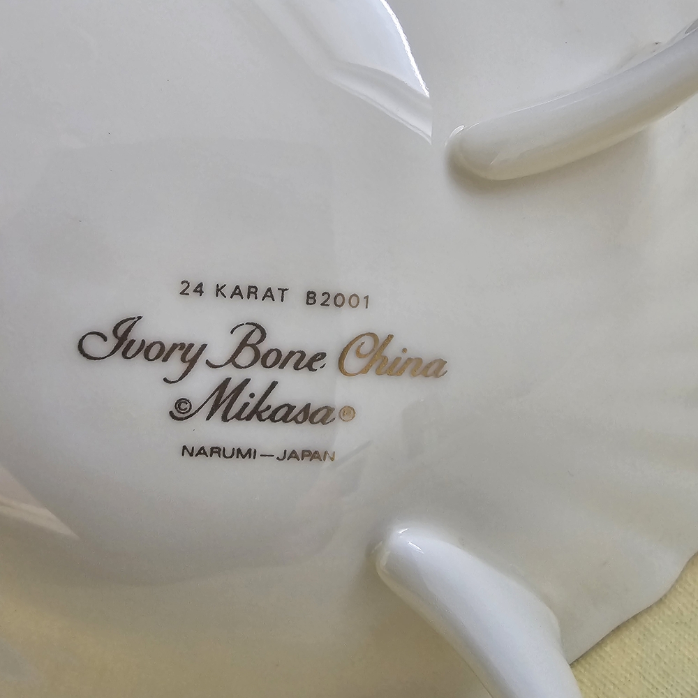 Mikasa Ivory Bone China Swan with 24k Gold Accents - Picture 5 of 6